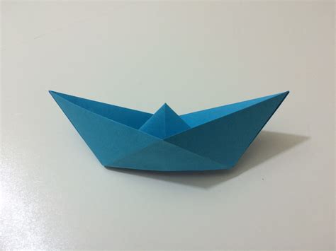  El Barco de Papel - En Berättelse Om Hopp, Tro Och De Mörka Händerna Av Ödet!